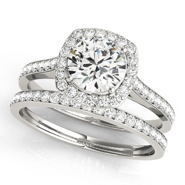 Round Cut Halo Pavé Engagement Ring